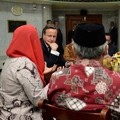 David Cameron Berbincang dengan Tokoh Agama di Masjid Agung Sunda Kelapa