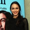 Melayu Nicole Hall di Syukuran Film 'Skakmat' dan 'Surat untuk Kartini'