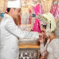 Nycta Gina Saat Cium Tangan Rizky Kinos