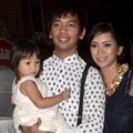 Rian D'Masiv Bersama Istri dan Anaknya di Pernikahan Nycta Gina dan Rizky Kinos