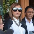 Denada Ditemui Usai Sidang Cerai dengan Agenda Mediasi