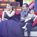 Keluarga Ayu Ting Ting di Konser 'Best of Ayu Ting Ting'