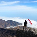 Perayaan HUT RI Ke-70 di Puncak Gunung