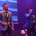 Rio Febrian dan Glenn Fredly di Konser 'Love 15 Rio'