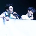 Chen dan Xiumin Saat Bawakan Lagu 'Lucky'