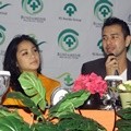 Nagita Slavina dan Raffi Ahmad Memberikan Keterangan Kepada Pers