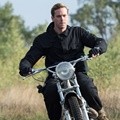 Aksi Armie Hammer di Film 'The Man from U.N.C.L.E.'