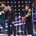 Yovie & Nuno dan The Overtunes Tampil di Acara HUT SCTV ke-25