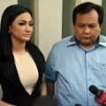 Amel Alvi Didampingi Pengacara Minola Sebayang
