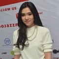 Isyana Sarasvati Ditemui di Indonesia Jazz Festival 2015 Hari ke-2