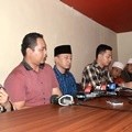 Ustadz Zacky Mirza Gelar Konferensi Pers