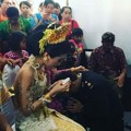 Dewa Yoga Saat Meminta Doa Restu pada Mertua