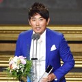 Lee Seung Chul Raih Piala Cultural Artist