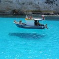 Foto Kapal yang Tidak Mengapung di Air
