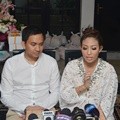 Ayu Dewi Didampingi Regi Datau
