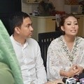 Ayu Dewi Didampingi Regi Datau