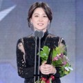 Lee Young Ae Raih Piala 10th Anniversary Hallyu Achievement Award