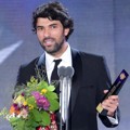 Engin Akyurek Raih Piala Best Actor