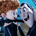 Dracula Mempersiapkan Cucunya Berlatih Terbang untuk Pertama Kali