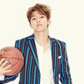 Pose Kang Min Hyuk CN Blue Bawa Bola Basket
