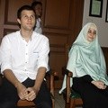 Stuart Collin dan Risty Tagor Ditemui di Pengadilan Agama Jakarta Selatan