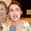 Rianti Cartwright di Press Conference Launching Biskuit Julie's