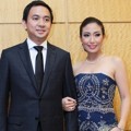 Ayu Dewi dan Regi Datau di Resepsi Pernikahan Glenn Alinskie dan Chelsea Olivia