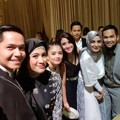 Para Artis Berfoto di Resepsi Glenn Alinskie dan Chelsea Olivia