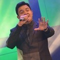 Penampilan Tulus di Konser 'Dua Ruang'