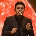 Penampilan Tulus di Konser 'Dua Ruang'