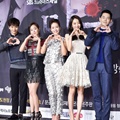 Para Pemeran Utama Serial 'Village - Achiara's Secret' Berfoto Bersama