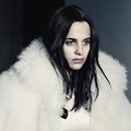 Alicia Vikander Berpose untuk Louis Vuitton 2015