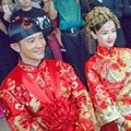 Prosesi Upacara Tradisional Huang Xiaoming dan Angelababy