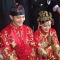 Prosesi Upacara Tradisional Huang Xiaoming dan Angelababy