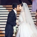 Mesranya Huang Xiaoming Cium Angelababy di Resepsi Pernikahan
