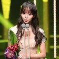 Kim So Hyun Raih Piala 2015 Star Award