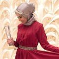 Zaskia Sungkar Raih Piala Best Hijab