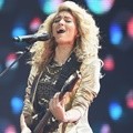 Penampilan Tori Kelly di MTV EMA's 2015