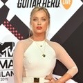 Laura Whitmore di MTV EMAs 2015