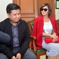 Denada Saat Sidang Putusan Cerai