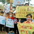 Murid SD Berdemo Meminta Pemadaman Asap