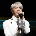 Jonghyun Nyanyikan Lagu dari Album Solonya