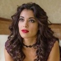 Stephanie Sigman Sebagai Estrella