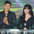Lee Yi Kyung dan Lee Yu Bi di MelOn Music Awards 2015