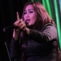 Penampilan Melinda di Konser Melawan Asap