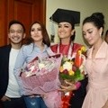 Julia Perez Bersama Sahabat-Sabahatnya