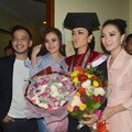 Julia Perez Bersama Sahabat-Sabahatnya