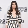 Hailee Steinfeld Hadiri American Music Awards 2015