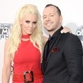 Jenny McCarthy dan Donnie Wahlberg Hadiri American Music Awards 2015