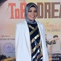 Dewi Sandra Cantik dengan Gaun Bernuansa Art-Deco